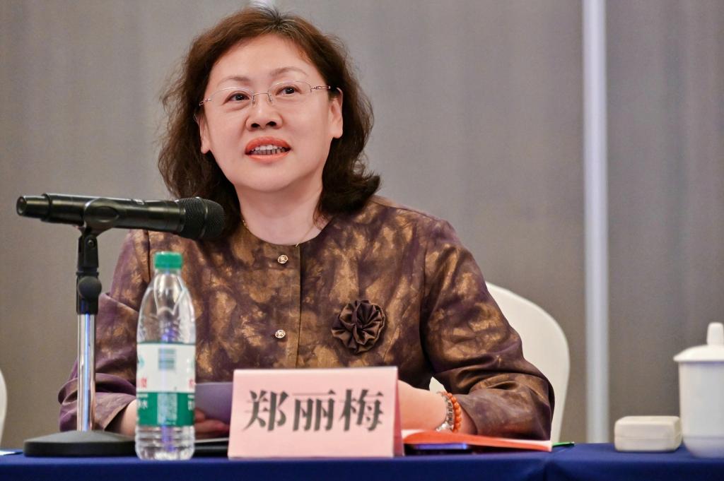 郑丽梅讲话.jpg